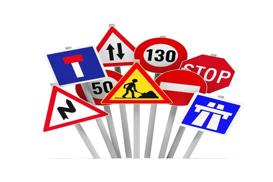 Panneaux routiers Français sur fond blanc