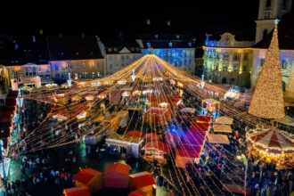Décembre féérique : vivez la magie des marchés de Noël, des premières neiges et des villes illuminées !