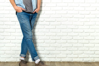 Jean homme : comment choisir le modèle idéal en ligne selon votre morphologie ?