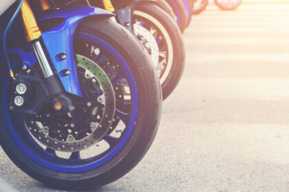 Quel roadster choisir pour une conduite urbaine ou sur route ?