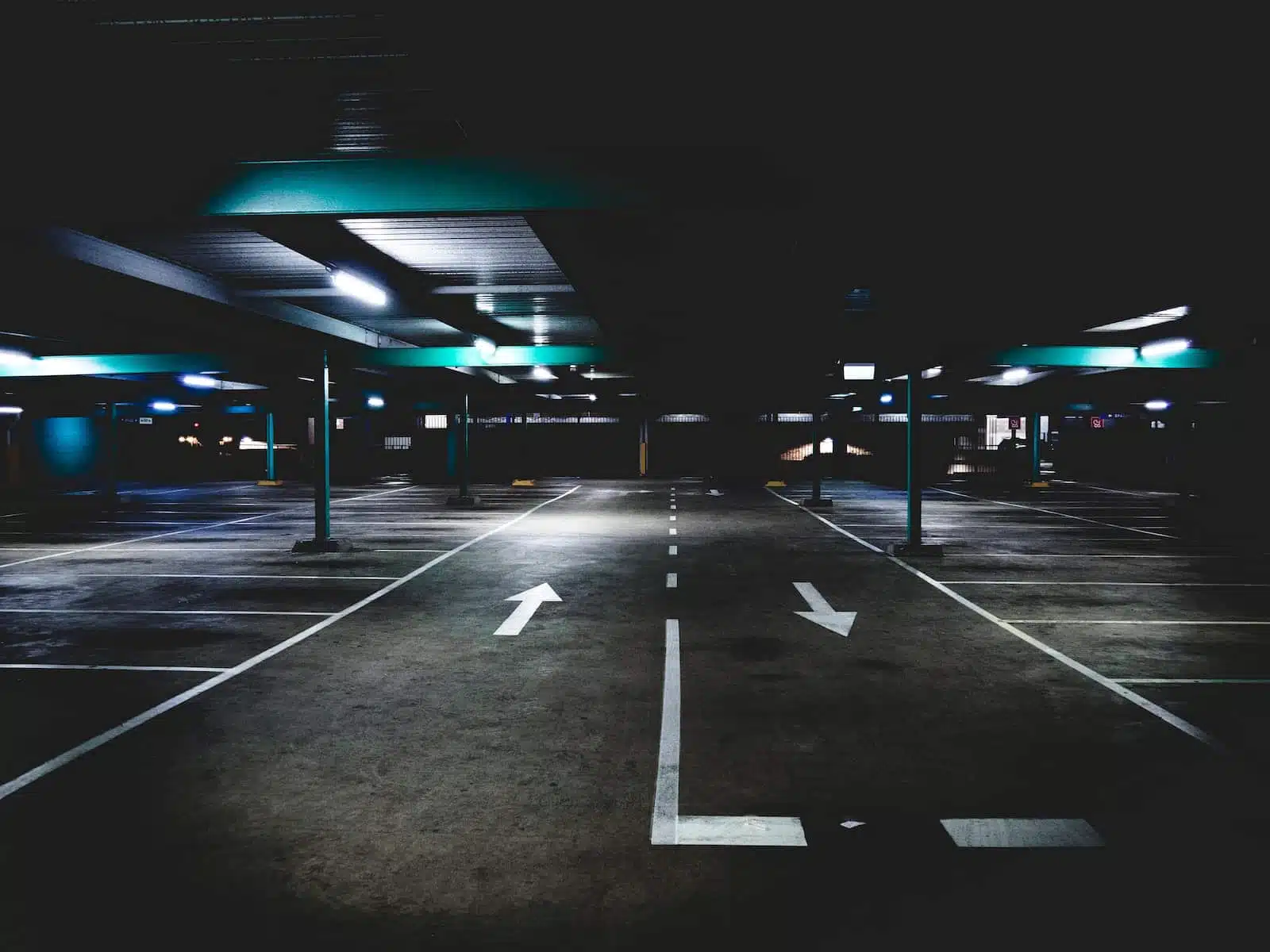 Entreprise : pourquoi l'installation d'un miroir de sécurité sur un parking est indispensable ?